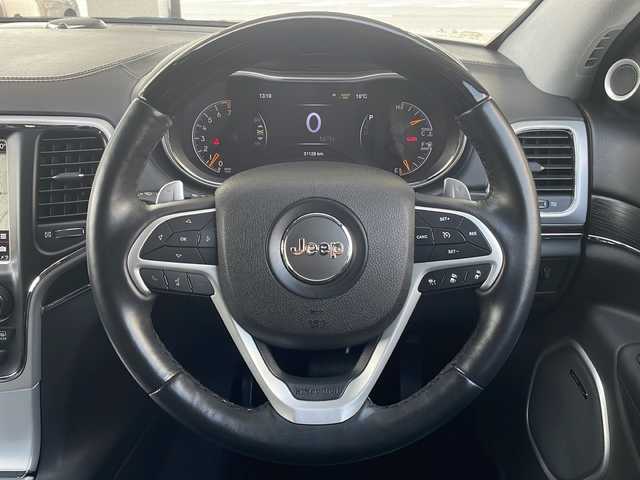 クライスラー・ジープ ジープ グランドチェロキー サミット 愛媛県 2018(平30)年 3.2万km 黒 純正ナビ/サンルーフ/バックカメラ/純正フロアマット/純正アルミホイール/TV/電動パワーシート/シートヒーター/エアシート/ETC/電動リアゲート/追従型クルーズコントロール/ステアリングヒーター/harman kardon サウンド/ドライブレコーダー/衝突被害軽減システム/レーンキープアシスト/ダウンヒルアシストコントロール