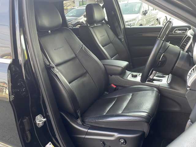 クライスラー・ジープ ジープ グランドチェロキー サミット 愛媛県 2018(平30)年 3.2万km 黒 純正ナビ/サンルーフ/バックカメラ/純正フロアマット/純正アルミホイール/TV/電動パワーシート/シートヒーター/エアシート/ETC/電動リアゲート/追従型クルーズコントロール/ステアリングヒーター/harman kardon サウンド/ドライブレコーダー/衝突被害軽減システム/レーンキープアシスト/ダウンヒルアシストコントロール