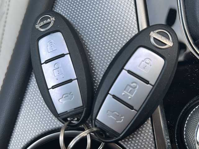 日産 スカイライン 400R 佐賀県 2023(令5)年 0.4万km スーパーブラック ワンオーナー/純正ナビ/Bluetooth/フルセグテレビ/CD/DVD/FM/AM/バックカメラ/全方位カメラ/オートライト/オートエアコン/プッシュスタート/パワーシート/シートメモリ/クルーズコントロール/純正アルミホイール/純正フロアマット/ETC/スマートキー/スペアキー/シートヒーター/ステアリングリモコン/パドルシフト/保証書/取扱説明書