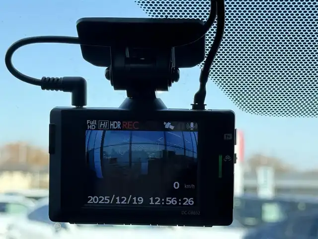 トヨタ ＲＡＶ４ アドベンチャー オフロードPKG 東京都 2021(令3)年 3.6万km スーパーホワイトⅡ ワンオーナー/Toyota Safety Sense/・パノラミックビューモニター/・プリクラッシュセーフティ/・レーンディパーチャーアラート/・ブラインドスポットモニター/・レーダークルーズコントロール/・オートマチックハイビーム/純正ディスプレイオーディオナビ/（Bluetooth/USB接続/HDMI接続）/置くだけ充電/デジタルインナーミラー/ビルトインＥＴＣ/ステアリングヒーター/パワーシート/シートヒーター/シートベンチレーション/ＬＥＤヘッドライト/純正18インチAW/純正フロアマット/保証書/取扱説明書/スマートキー