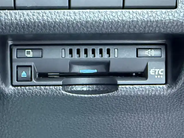 トヨタ ＲＡＶ４ アドベンチャー オフロードPKG 東京都 2021(令3)年 3.6万km スーパーホワイトⅡ ワンオーナー/Toyota Safety Sense/・パノラミックビューモニター/・プリクラッシュセーフティ/・レーンディパーチャーアラート/・ブラインドスポットモニター/・レーダークルーズコントロール/・オートマチックハイビーム/純正ディスプレイオーディオナビ/（Bluetooth/USB接続/HDMI接続）/置くだけ充電/デジタルインナーミラー/ビルトインＥＴＣ/ステアリングヒーター/パワーシート/シートヒーター/シートベンチレーション/ＬＥＤヘッドライト/純正18インチAW/純正フロアマット/保証書/取扱説明書/スマートキー