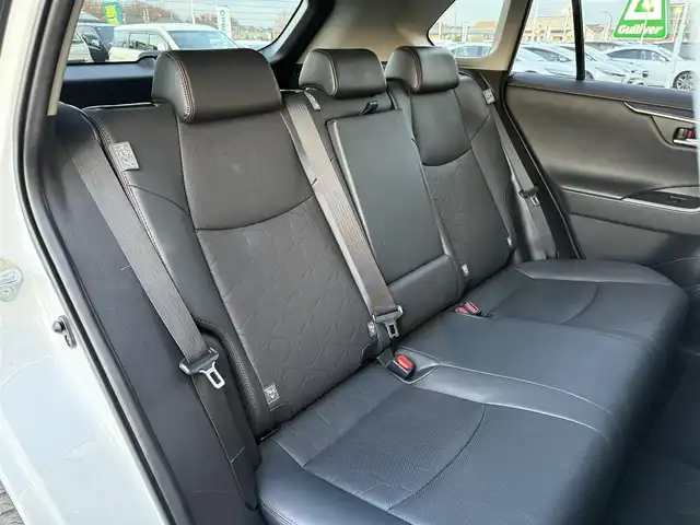 トヨタ ＲＡＶ４ アドベンチャー オフロードPKG 東京都 2021(令3)年 3.6万km スーパーホワイトⅡ ワンオーナー/Toyota Safety Sense/・パノラミックビューモニター/・プリクラッシュセーフティ/・レーンディパーチャーアラート/・ブラインドスポットモニター/・レーダークルーズコントロール/・オートマチックハイビーム/純正ディスプレイオーディオナビ/（Bluetooth/USB接続/HDMI接続）/置くだけ充電/デジタルインナーミラー/ビルトインＥＴＣ/ステアリングヒーター/パワーシート/シートヒーター/シートベンチレーション/ＬＥＤヘッドライト/純正18インチAW/純正フロアマット/保証書/取扱説明書/スマートキー