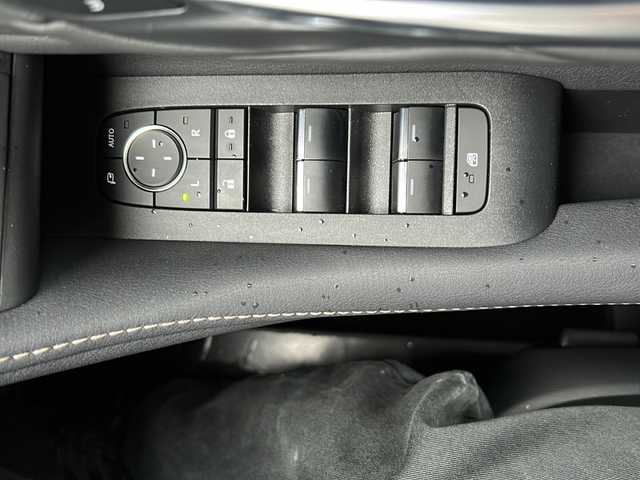 トヨタ ヴェルファイア ハイブリット Z プレミア 山口県 2024(令6)年 3.3万km ブラック 左右独立ムーンルーフ/純正13インチ有機ELフリップダウンモニター/14インチディスプレイオーディオ（コネクティッドナビ対応）Plus/・フルセグテレビ/・Bluetooth/・AM/FM/・USB/・Miracast/・Apple CarPlay/・Android Auto/パノラミックビューモニター/両側パワースライドドア/パワーバックドア/ETC2.0/3列シート/レザーパワーシート/エアーシート/デジタルインナーミラー/プッシュスタート/スマートキー（スペアキー有）/バックカメラ/HUD/電動パーキングブレーキ/ドライバーモニターカメラ/後席電動サンシェード/タイプＣ入力端子/タイプＣ充電端子/置くだけ充電/取説/保証書/Toyota Safety Sense/・プリクラッシュセーフティ/・レーントレーシングアシスト/・レーダークルーズコントロール（全車追従機能付）/・ロードサインアシスト/・アダプティブハイビームシステム/・オートマチックハイビーム/安全装備/・先行車発進告知機能/・BSM/・リヤクロストラフィックアラート/・パーキングサポートブレーキ/・クリアランスソナー＆バックソナー/・安心降車アシスト