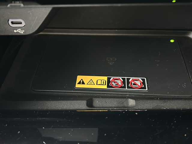 トヨタ ヴェルファイア ハイブリット Z プレミア 山口県 2024(令6)年 3.3万km ブラック 左右独立ムーンルーフ/純正13インチ有機ELフリップダウンモニター/14インチディスプレイオーディオ（コネクティッドナビ対応）Plus/・フルセグテレビ/・Bluetooth/・AM/FM/・USB/・Miracast/・Apple CarPlay/・Android Auto/パノラミックビューモニター/両側パワースライドドア/パワーバックドア/ETC2.0/3列シート/レザーパワーシート/エアーシート/デジタルインナーミラー/プッシュスタート/スマートキー（スペアキー有）/バックカメラ/HUD/電動パーキングブレーキ/ドライバーモニターカメラ/後席電動サンシェード/タイプＣ入力端子/タイプＣ充電端子/置くだけ充電/取説/保証書/Toyota Safety Sense/・プリクラッシュセーフティ/・レーントレーシングアシスト/・レーダークルーズコントロール（全車追従機能付）/・ロードサインアシスト/・アダプティブハイビームシステム/・オートマチックハイビーム/安全装備/・先行車発進告知機能/・BSM/・リヤクロストラフィックアラート/・パーキングサポートブレーキ/・クリアランスソナー＆バックソナー/・安心降車アシスト