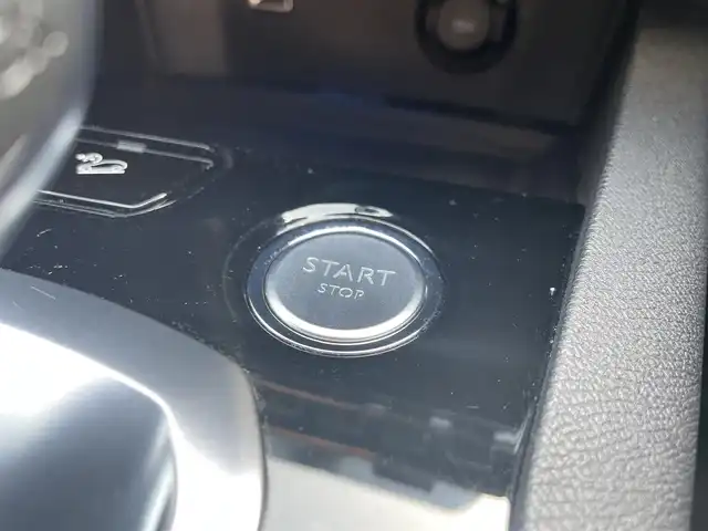 プジョー ３００８ GT ブルー HDi 栃木県 2018(平30)年 2万km パール スライディングパノラマルーフ/純正ディスプレイオーディオ/（Bluetooth/AM.FM)/Apple Car Play/パーキングアシスト/ブラインドスポットモニター/全方位カメラ/パワーシート/シートヒーター/ディレクショナルヘッドライト/レーンキープアシスト/パワーバックドア/アンビエントライト/ETC
