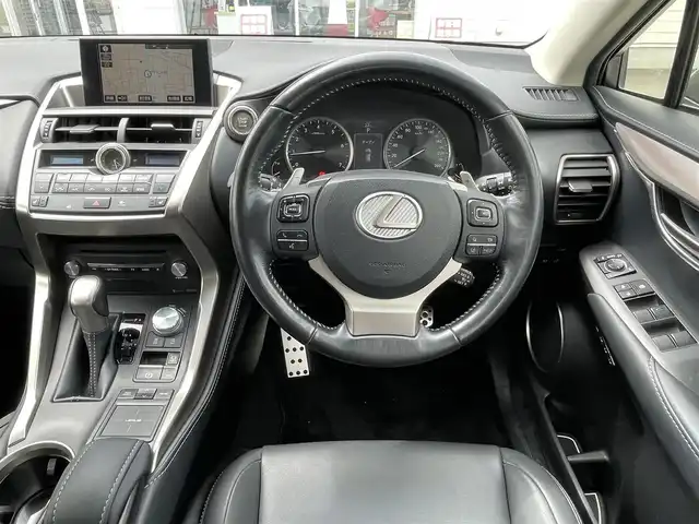 レクサス ＮＸ 200t Iパッケージ 群馬県 2015(平27)年 6.9万km ソニッククォーツ ナビ　/フルセグ　/バックカメラ　/サイドカメラ　/パワーバックドア　/レーダークルーズコントロール　/ステアリングヒーター　/レザーシート　/シートヒーター　/メモリーシート　/ＬＥＤヘッドライト　/純正フロアーマット