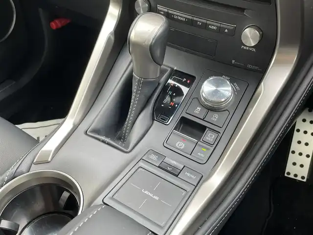 レクサス ＮＸ 200t Iパッケージ 群馬県 2015(平27)年 6.9万km ソニッククォーツ ナビ　/フルセグ　/バックカメラ　/サイドカメラ　/パワーバックドア　/レーダークルーズコントロール　/ステアリングヒーター　/レザーシート　/シートヒーター　/メモリーシート　/ＬＥＤヘッドライト　/純正フロアーマット