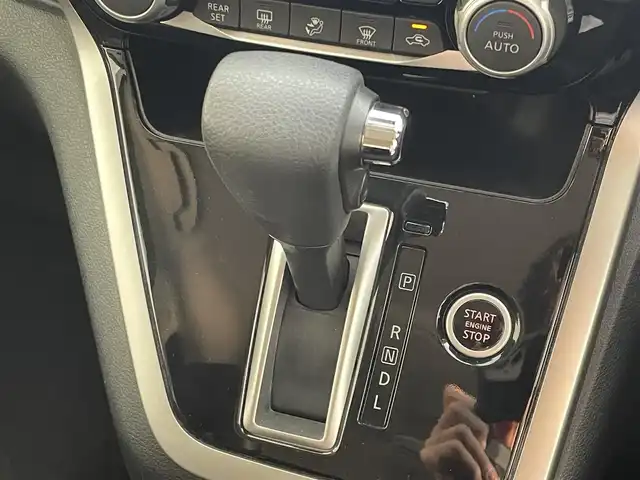 日産 セレナ ハイウェイスター 埼玉県 2017(平29)年 3.8万km マルーンレッド 2トーン 純正9型SDナビゲーション【MM516D-L】/AM FM フルセグ Bluetooth CD DVD/アラウンドビューモニター/純正11型フリップダウンモニター/両側パワースライドドア/ハンズフリーオートスライドドア/ビルトインETC/前方ドライブレコーダー/アイドリングストップ/車線逸脱警報/エマージェンシーブレーキ/標識検知機能/コーナーセンサー/ふらつき警報機能/純正フロアマット/LEDヘッドライト/オートライト/スマートキー/スペアキー