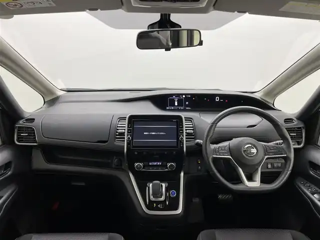 日産 セレナ e－パワー ハイウェイスター V 岡山県 2019(平31)年 4.9万km ダイヤモンドブラック 社外フリップダウンモニター/アラウンドビューモニター/エマージェンシーブレーキ/クルーズコントロール/ビルトインETC/シートヒーター/ステアリングヒーター/LEDヘッドライト/セーフティーパック/純正9インチナビ/両側電動スライドドア