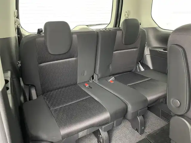 日産 セレナ e－パワー ハイウェイスター V 岡山県 2019(平31)年 4.9万km ダイヤモンドブラック 社外フリップダウンモニター/アラウンドビューモニター/エマージェンシーブレーキ/クルーズコントロール/ビルトインETC/シートヒーター/ステアリングヒーター/LEDヘッドライト/セーフティーパック/純正9インチナビ/両側電動スライドドア