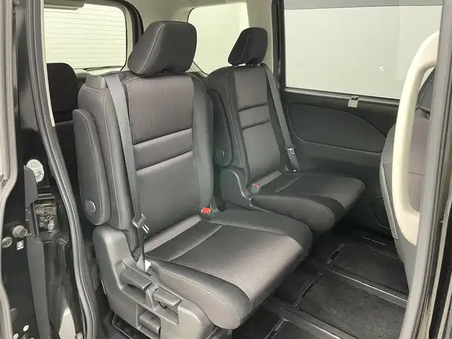 日産 セレナ e－パワー ハイウェイスター V 岡山県 2019(平31)年 4.9万km ダイヤモンドブラック 社外フリップダウンモニター/アラウンドビューモニター/エマージェンシーブレーキ/クルーズコントロール/ビルトインETC/シートヒーター/ステアリングヒーター/LEDヘッドライト/セーフティーパック/純正9インチナビ/両側電動スライドドア