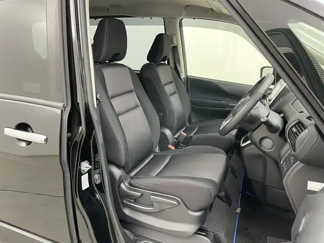日産 セレナ e－パワー ハイウェイスター V 岡山県 2019(平31)年 4.9万km ダイヤモンドブラック 社外フリップダウンモニター/アラウンドビューモニター/エマージェンシーブレーキ/クルーズコントロール/ビルトインETC/シートヒーター/ステアリングヒーター/LEDヘッドライト/セーフティーパック/純正9インチナビ/両側電動スライドドア