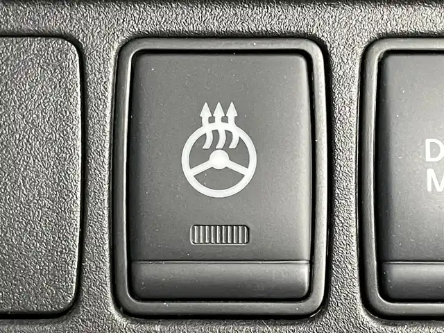 日産 セレナ e－パワー ハイウェイスター V 岡山県 2019(平31)年 4.9万km ダイヤモンドブラック 社外フリップダウンモニター/アラウンドビューモニター/エマージェンシーブレーキ/クルーズコントロール/ビルトインETC/シートヒーター/ステアリングヒーター/LEDヘッドライト/セーフティーパック/純正9インチナビ/両側電動スライドドア