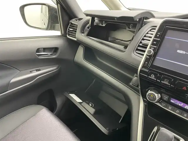 日産 セレナ e－パワー ハイウェイスター V 岡山県 2019(平31)年 4.9万km ダイヤモンドブラック 社外フリップダウンモニター/アラウンドビューモニター/エマージェンシーブレーキ/クルーズコントロール/ビルトインETC/シートヒーター/ステアリングヒーター/LEDヘッドライト/セーフティーパック/純正9インチナビ/両側電動スライドドア