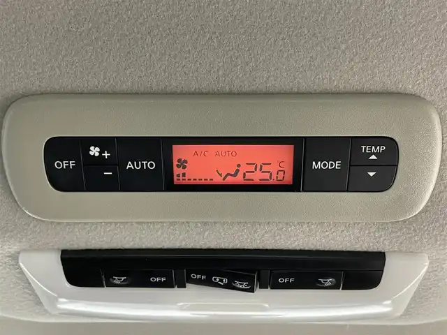 日産 セレナ e－パワー ハイウェイスター V 岡山県 2019(平31)年 4.9万km ダイヤモンドブラック 社外フリップダウンモニター/アラウンドビューモニター/エマージェンシーブレーキ/クルーズコントロール/ビルトインETC/シートヒーター/ステアリングヒーター/LEDヘッドライト/セーフティーパック/純正9インチナビ/両側電動スライドドア