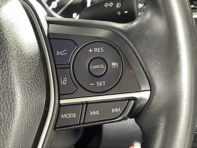 トヨタ カムリ G 沖縄県 2018(平30)年 5.9万km アティチュードブラックマイカ 県外仕入/禁煙車/純正SDナビ/CD/DVD/SDBT/フルセグ/バックカメラ/アダプティブクルーズコントロール/レーンキープアシスト/横滑り防止装置/アイドリングストップ/オートマチックハイビーム/LEDヘッドライト/オートライト/パワーシート/純正17インチAW/純正フロアマット/プッシュスタート/スマートキー/取扱説明書/後席自動開閉装置（元タクシー使用）