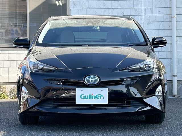 トヨタ プリウス A 福岡県 2016(平28)年 7.2万km アティチュードブラックマイカ ウェルキャブ車/・助手席回転チルトシート/・車いす収納装置/純正9インチメモリナビ【DSZT-YC4T】/（AM/FM/Bluetooth/CD/DVD/フルセグTV）/バックカメラ/トヨタセーフティーセンス/・プリクラッシュセーフティー/・レーダークルーズコントロール/・レーンディパーチャーアラート/・ブラインドスポットモニター/・車両接近通報装置/パーキングアシスト/クリアランスソナー/コーナーセンサー/ビークルスタビリティコントロール/盗難防止装置/AKEEYO前後ドライブレコーダー型デジタルインナーミラー【AKY-V360ST】/純正前方ドライブレコーダー【DRT-H66A】/ビルトインETC2/0/プッシュスタート/オートライト/オートマチックハイビーム/HUD（ヘッドアップディスプレイ）/ISOFIX/社外ドリンクホルダー/AC100V電源/フロントフォグランプ/ドアバイザー/純正フロアマット/電格ウインカーミラー/ステアリングスイッチ/スペアキー×１/保証書/取扱説明書/ウェルキャブ取扱説明書