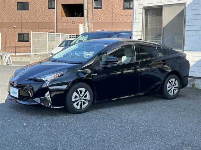トヨタ プリウス A 福岡県 2016(平28)年 7.2万km アティチュードブラックマイカ ウェルキャブ車/・助手席回転チルトシート/・車いす収納装置/純正9インチメモリナビ【DSZT-YC4T】/（AM/FM/Bluetooth/CD/DVD/フルセグTV）/バックカメラ/トヨタセーフティーセンス/・プリクラッシュセーフティー/・レーダークルーズコントロール/・レーンディパーチャーアラート/・ブラインドスポットモニター/・車両接近通報装置/パーキングアシスト/クリアランスソナー/コーナーセンサー/ビークルスタビリティコントロール/盗難防止装置/AKEEYO前後ドライブレコーダー型デジタルインナーミラー【AKY-V360ST】/純正前方ドライブレコーダー【DRT-H66A】/ビルトインETC2/0/プッシュスタート/オートライト/オートマチックハイビーム/HUD（ヘッドアップディスプレイ）/ISOFIX/社外ドリンクホルダー/AC100V電源/フロントフォグランプ/ドアバイザー/純正フロアマット/電格ウインカーミラー/ステアリングスイッチ/スペアキー×１/保証書/取扱説明書/ウェルキャブ取扱説明書