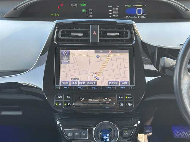 トヨタ プリウス A 福岡県 2016(平28)年 7.2万km アティチュードブラックマイカ ウェルキャブ車/・助手席回転チルトシート/・車いす収納装置/純正9インチメモリナビ【DSZT-YC4T】/（AM/FM/Bluetooth/CD/DVD/フルセグTV）/バックカメラ/トヨタセーフティーセンス/・プリクラッシュセーフティー/・レーダークルーズコントロール/・レーンディパーチャーアラート/・ブラインドスポットモニター/・車両接近通報装置/パーキングアシスト/クリアランスソナー/コーナーセンサー/ビークルスタビリティコントロール/盗難防止装置/AKEEYO前後ドライブレコーダー型デジタルインナーミラー【AKY-V360ST】/純正前方ドライブレコーダー【DRT-H66A】/ビルトインETC2/0/プッシュスタート/オートライト/オートマチックハイビーム/HUD（ヘッドアップディスプレイ）/ISOFIX/社外ドリンクホルダー/AC100V電源/フロントフォグランプ/ドアバイザー/純正フロアマット/電格ウインカーミラー/ステアリングスイッチ/スペアキー×１/保証書/取扱説明書/ウェルキャブ取扱説明書