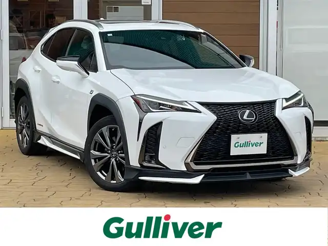 レクサス ＵＸ 250h Fスポーツ 宮崎県 2020(令2)年 7.1万km ホワイトノーヴァガラスフレーク ・TRDエアロ（フロントスポイラー・ミラーカバー・フェンダー・サイドスカート・リヤディフューザー）/・プリクラッシュセーフティ/・レーンディパーチャーアラート/・オートハイビーム/・レーダークルーズコントロール/・RCTA（リヤクロストラフィックアラート）/・ブラインドスポットモニター/・サンルーフ/・パワーバックドア/・レザーシート/・前席パワーシート/シートヒーター/・純正SDナビ/地デジTV/・【DVD/CD再生機能　Bluetooth接続】/・パノラミックビューモニター/・リバース連動ドアミラー（左/右）/・ドライブレコーダー（前後撮影）【DC-DR652】/・革巻きステアリング/・ステアリングスイッチ/・パドルシフト/・ETC（2.0）/・LEDヘッドライト/・フォグライト/・ウインカーミラー/・クリアランスソナー/・純正18インチアルミホイル/・サイド/カーテンエアバッグ/・スマートキー