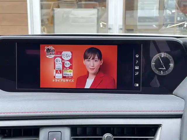 レクサス ＵＸ 250h Fスポーツ 宮崎県 2020(令2)年 7.1万km ホワイトノーヴァガラスフレーク ・TRDエアロ（フロントスポイラー・ミラーカバー・フェンダー・サイドスカート・リヤディフューザー）/・プリクラッシュセーフティ/・レーンディパーチャーアラート/・オートハイビーム/・レーダークルーズコントロール/・RCTA（リヤクロストラフィックアラート）/・ブラインドスポットモニター/・サンルーフ/・パワーバックドア/・レザーシート/・前席パワーシート/シートヒーター/・純正SDナビ/地デジTV/・【DVD/CD再生機能　Bluetooth接続】/・パノラミックビューモニター/・リバース連動ドアミラー（左/右）/・ドライブレコーダー（前後撮影）【DC-DR652】/・革巻きステアリング/・ステアリングスイッチ/・パドルシフト/・ETC（2.0）/・LEDヘッドライト/・フォグライト/・ウインカーミラー/・クリアランスソナー/・純正18インチアルミホイル/・サイド/カーテンエアバッグ/・スマートキー