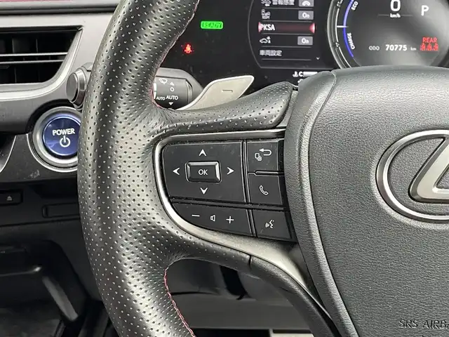 レクサス ＵＸ 250h Fスポーツ 宮崎県 2020(令2)年 7.1万km ホワイトノーヴァガラスフレーク ・TRDエアロ（フロントスポイラー・ミラーカバー・フェンダー・サイドスカート・リヤディフューザー）/・プリクラッシュセーフティ/・レーンディパーチャーアラート/・オートハイビーム/・レーダークルーズコントロール/・RCTA（リヤクロストラフィックアラート）/・ブラインドスポットモニター/・サンルーフ/・パワーバックドア/・レザーシート/・前席パワーシート/シートヒーター/・純正SDナビ/地デジTV/・【DVD/CD再生機能　Bluetooth接続】/・パノラミックビューモニター/・リバース連動ドアミラー（左/右）/・ドライブレコーダー（前後撮影）【DC-DR652】/・革巻きステアリング/・ステアリングスイッチ/・パドルシフト/・ETC（2.0）/・LEDヘッドライト/・フォグライト/・ウインカーミラー/・クリアランスソナー/・純正18インチアルミホイル/・サイド/カーテンエアバッグ/・スマートキー