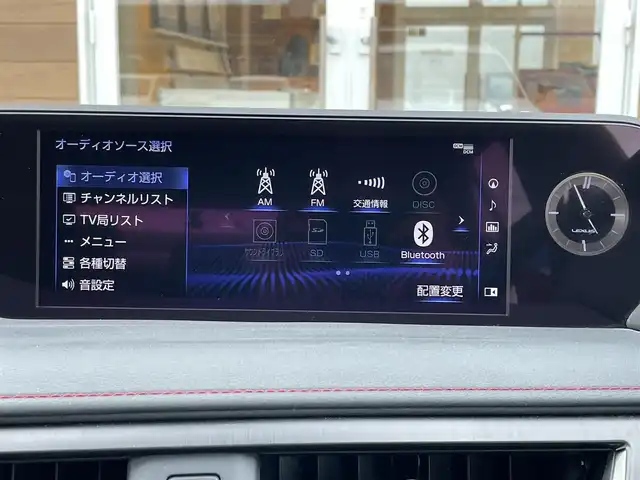 レクサス ＵＸ 250h Fスポーツ 宮崎県 2020(令2)年 7.1万km ホワイトノーヴァガラスフレーク ・TRDエアロ（フロントスポイラー・ミラーカバー・フェンダー・サイドスカート・リヤディフューザー）/・プリクラッシュセーフティ/・レーンディパーチャーアラート/・オートハイビーム/・レーダークルーズコントロール/・RCTA（リヤクロストラフィックアラート）/・ブラインドスポットモニター/・サンルーフ/・パワーバックドア/・レザーシート/・前席パワーシート/シートヒーター/・純正SDナビ/地デジTV/・【DVD/CD再生機能　Bluetooth接続】/・パノラミックビューモニター/・リバース連動ドアミラー（左/右）/・ドライブレコーダー（前後撮影）【DC-DR652】/・革巻きステアリング/・ステアリングスイッチ/・パドルシフト/・ETC（2.0）/・LEDヘッドライト/・フォグライト/・ウインカーミラー/・クリアランスソナー/・純正18インチアルミホイル/・サイド/カーテンエアバッグ/・スマートキー