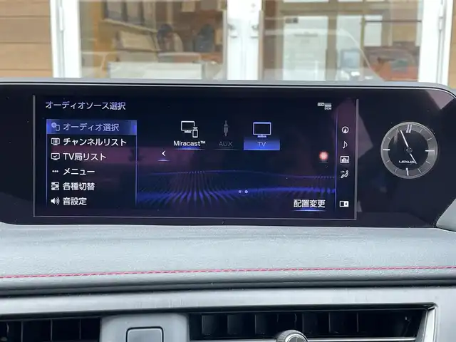 レクサス ＵＸ 250h Fスポーツ 宮崎県 2020(令2)年 7.1万km ホワイトノーヴァガラスフレーク ・TRDエアロ（フロントスポイラー・ミラーカバー・フェンダー・サイドスカート・リヤディフューザー）/・プリクラッシュセーフティ/・レーンディパーチャーアラート/・オートハイビーム/・レーダークルーズコントロール/・RCTA（リヤクロストラフィックアラート）/・ブラインドスポットモニター/・サンルーフ/・パワーバックドア/・レザーシート/・前席パワーシート/シートヒーター/・純正SDナビ/地デジTV/・【DVD/CD再生機能　Bluetooth接続】/・パノラミックビューモニター/・リバース連動ドアミラー（左/右）/・ドライブレコーダー（前後撮影）【DC-DR652】/・革巻きステアリング/・ステアリングスイッチ/・パドルシフト/・ETC（2.0）/・LEDヘッドライト/・フォグライト/・ウインカーミラー/・クリアランスソナー/・純正18インチアルミホイル/・サイド/カーテンエアバッグ/・スマートキー