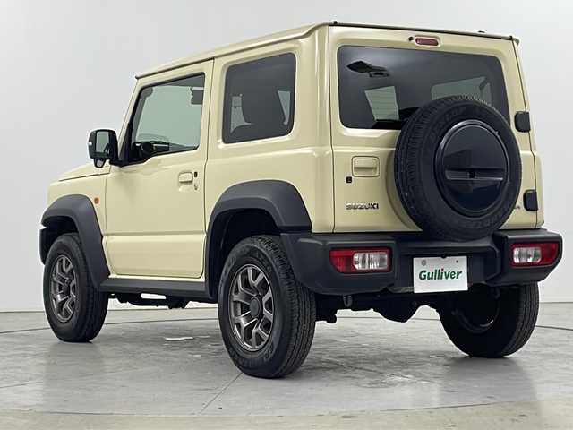 スズキ ジムニー シエラ JC 道央・札幌 2023(令5)年 3.5万km シフォンアイボリーM ・４WD / ターボ/・スズキセーフティサポート/・デュアルカメラブレーキサポート/・誤発進抑制機能/車線逸脱警報機能/・ふらつき警報機能/標識認識機能/・ハイビームアシスト/横滑り防止装置/・ヒルスタートアシスト/・社外ディスプレイオーディオ（FH-8500DVS）/・Bluetooth/CD/DVD/USB/・AndroidAuto/AppleCarPlay/・バックカメラ/・シートヒーター運転席/助手席/・LEDヘッドライト/オートライト/・スマートキー/・クルーズコントロール/・社外ドライブレコーダー前後/・盗難防止装置/・ダウンヒルアシスト/・ETC/・アイドリングストップ