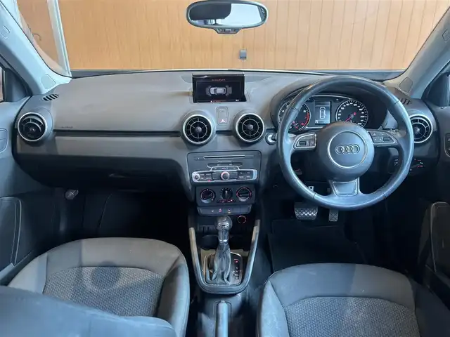 アウディ Ａ１ SB 1．0TFSI 宮城県 2016(平28)年 5.3万km グレイシアホワイトメタリック 純正ナビ/フルセグTV/Bluetooth接続/CD/DVD再生/アイドリングストップ/コーナーセンサー/ステアリングスイッチ/キセノンヘッドライト/オートライト/電動ミラー/純正マット/純正15インチAW/ETC/保証書/取扱説明書/スペアキー×１