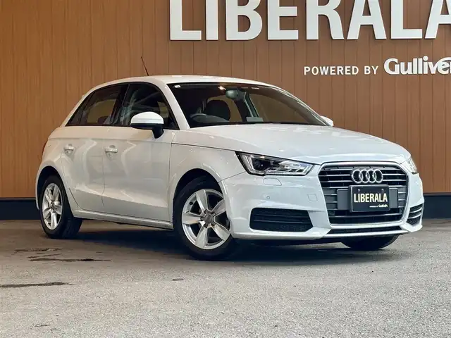 アウディ Ａ１ SB 1．0TFSI 宮城県 2016(平28)年 5.3万km グレイシアホワイトメタリック 純正ナビ/フルセグTV/Bluetooth接続/CD/DVD再生/アイドリングストップ/コーナーセンサー/ステアリングスイッチ/キセノンヘッドライト/オートライト/電動ミラー/純正マット/純正15インチAW/ETC/保証書/取扱説明書/スペアキー×１