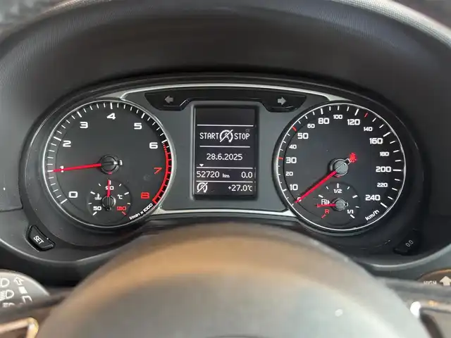 アウディ Ａ１ SB 1．0TFSI 宮城県 2016(平28)年 5.3万km グレイシアホワイトメタリック 純正ナビ/フルセグTV/Bluetooth接続/CD/DVD再生/アイドリングストップ/コーナーセンサー/ステアリングスイッチ/キセノンヘッドライト/オートライト/電動ミラー/純正マット/純正15インチAW/ETC/保証書/取扱説明書/スペアキー×１