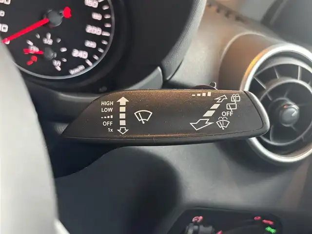 アウディ Ａ１ SB 1．0TFSI 宮城県 2016(平28)年 5.3万km グレイシアホワイトメタリック 純正ナビ/フルセグTV/Bluetooth接続/CD/DVD再生/アイドリングストップ/コーナーセンサー/ステアリングスイッチ/キセノンヘッドライト/オートライト/電動ミラー/純正マット/純正15インチAW/ETC/保証書/取扱説明書/スペアキー×１