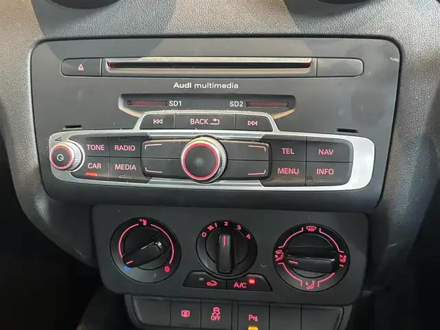 アウディ Ａ１ SB 1．0TFSI 宮城県 2016(平28)年 5.3万km グレイシアホワイトメタリック 純正ナビ/フルセグTV/Bluetooth接続/CD/DVD再生/アイドリングストップ/コーナーセンサー/ステアリングスイッチ/キセノンヘッドライト/オートライト/電動ミラー/純正マット/純正15インチAW/ETC/保証書/取扱説明書/スペアキー×１
