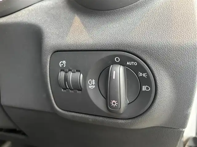 アウディ Ａ１ SB 1．0TFSI 宮城県 2016(平28)年 5.3万km グレイシアホワイトメタリック 純正ナビ/フルセグTV/Bluetooth接続/CD/DVD再生/アイドリングストップ/コーナーセンサー/ステアリングスイッチ/キセノンヘッドライト/オートライト/電動ミラー/純正マット/純正15インチAW/ETC/保証書/取扱説明書/スペアキー×１