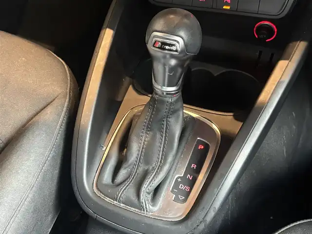 アウディ Ａ１ SB 1．0TFSI 宮城県 2016(平28)年 5.3万km グレイシアホワイトメタリック 純正ナビ/フルセグTV/Bluetooth接続/CD/DVD再生/アイドリングストップ/コーナーセンサー/ステアリングスイッチ/キセノンヘッドライト/オートライト/電動ミラー/純正マット/純正15インチAW/ETC/保証書/取扱説明書/スペアキー×１
