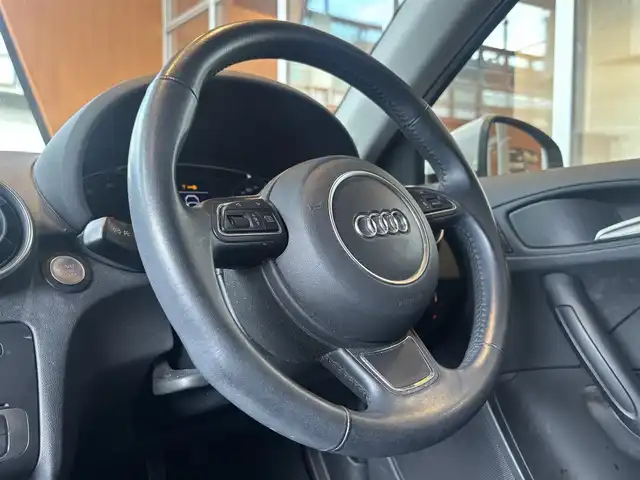 アウディ Ａ１ SB 1．0TFSI 宮城県 2016(平28)年 5.3万km グレイシアホワイトメタリック 純正ナビ/フルセグTV/Bluetooth接続/CD/DVD再生/アイドリングストップ/コーナーセンサー/ステアリングスイッチ/キセノンヘッドライト/オートライト/電動ミラー/純正マット/純正15インチAW/ETC/保証書/取扱説明書/スペアキー×１