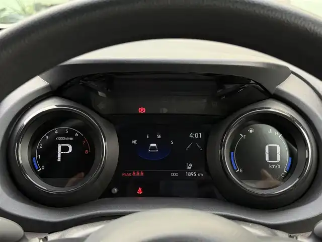 トヨタ ヤリス G 栃木県 2022(令4)年 0.2万km プラチナホワイトパールマイカ ワンオーナー /禁煙車/パノラミックビューモニター/トヨタセーフティセンス/BSM/プリクラッシュ/LDA/PKSB/オートハイビーム/クリアランスソナー /前席シートヒーター/社外レーダー探知機/純正ディスプレイオーディオ/AppleCarPlay/AndroidAuto/Bluetoothオーディオ/ステアリングリモコン/スマートキー×2
