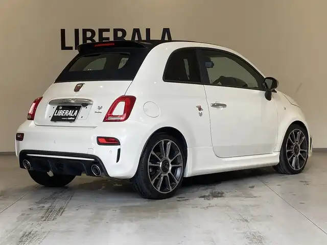 アバルト ５９５Ｃ ツーリズモ 熊本県 2021(令3)年 3.3万km パール ・キーレス/・電動キャンバストップ/・茶革シート/・純正ディスプレイオーディオ/　【Bluetooth・USB・AppleCarPlay・AndroidAuto】/・バックカメラ/・デジタルインナーミラー/・ドライブレコーダー(前後録画)/・HIDヘッドランプ/・フォグランプ/・純正マット/・保証書/取説