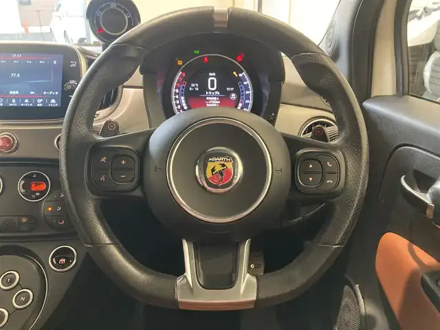 アバルト ５９５Ｃ ツーリズモ 熊本県 2021(令3)年 3.3万km パール ・キーレス/・電動キャンバストップ/・茶革シート/・純正ディスプレイオーディオ/　【Bluetooth・USB・AppleCarPlay・AndroidAuto】/・バックカメラ/・デジタルインナーミラー/・ドライブレコーダー(前後録画)/・HIDヘッドランプ/・フォグランプ/・純正マット/・保証書/取説
