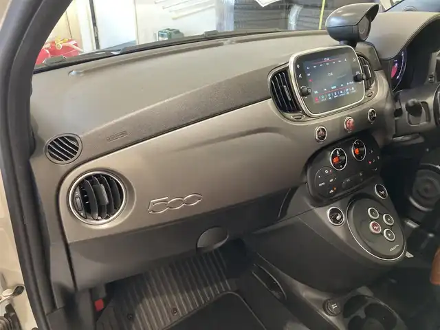アバルト ５９５Ｃ ツーリズモ 熊本県 2021(令3)年 3.3万km パール ・キーレス/・電動キャンバストップ/・茶革シート/・純正ディスプレイオーディオ/　【Bluetooth・USB・AppleCarPlay・AndroidAuto】/・バックカメラ/・デジタルインナーミラー/・ドライブレコーダー(前後録画)/・HIDヘッドランプ/・フォグランプ/・純正マット/・保証書/取説