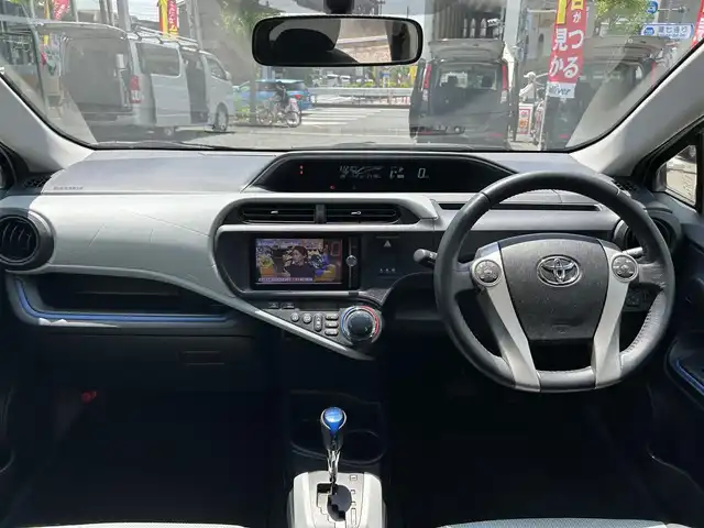 トヨタ アクア S 東京都 2014(平26)年 2.2万km ライムホワイトパールクリスタルシャイン 純正SDナビ/CD/DVD/FM・AM/SD/Bluetooth//フルセグTV/バックカメラ/ETC/モデリスタ15インチアルミホイール/純正ドアバイザー/純正フロアマット/プッシュスタート/ヘッドライトレベライザー/フォグランプ/保証書/取扱説明書/スペアキー