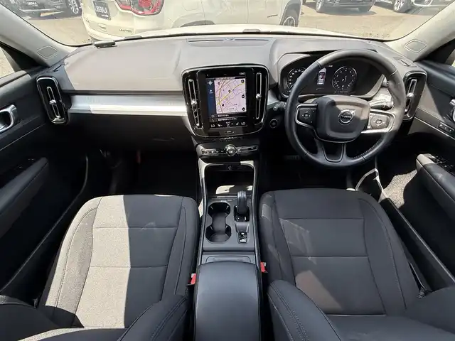 ボルボ ボルボ ＸＣ４０ B4 モメンタム 静岡県 2020(令2)年 3.4万km 白 アダプティブクルーズコントロール/純正ナビ/（フルセグ/Bluetooth）/360°カメラ/パワーシート/シートヒーター/ステアリングヒーター/LEDヘッドライト/前後ドライブレコーダー/純正19インチアルミホイール/ETC/スマートキー