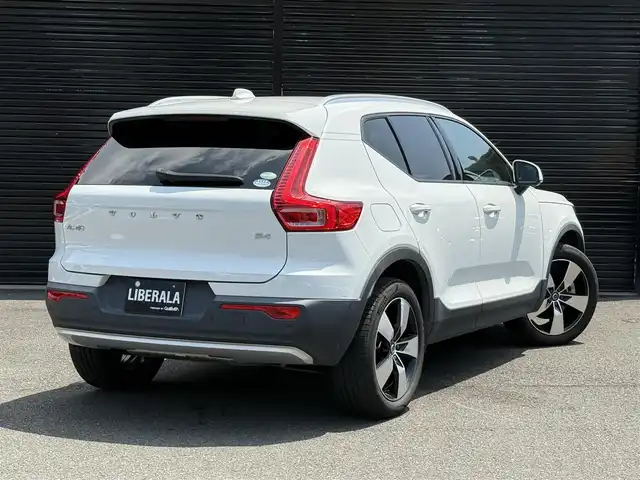 ボルボ ボルボ ＸＣ４０ B4 モメンタム 静岡県 2020(令2)年 3.4万km 白 アダプティブクルーズコントロール/純正ナビ/（フルセグ/Bluetooth）/360°カメラ/パワーシート/シートヒーター/ステアリングヒーター/LEDヘッドライト/前後ドライブレコーダー/純正19インチアルミホイール/ETC/スマートキー