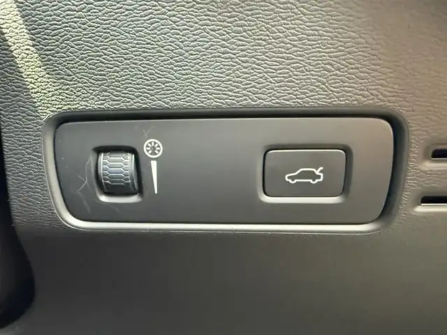 ボルボ ボルボ ＸＣ４０ B4 モメンタム 静岡県 2020(令2)年 3.4万km 白 アダプティブクルーズコントロール/純正ナビ/（フルセグ/Bluetooth）/360°カメラ/パワーシート/シートヒーター/ステアリングヒーター/LEDヘッドライト/前後ドライブレコーダー/純正19インチアルミホイール/ETC/スマートキー