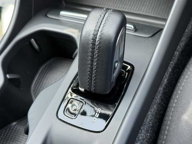 ボルボ ボルボ ＸＣ４０ B4 モメンタム 静岡県 2020(令2)年 3.4万km 白 アダプティブクルーズコントロール/純正ナビ/（フルセグ/Bluetooth）/360°カメラ/パワーシート/シートヒーター/ステアリングヒーター/LEDヘッドライト/前後ドライブレコーダー/純正19インチアルミホイール/ETC/スマートキー