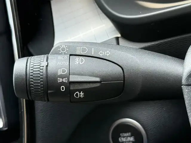 ボルボ ボルボ ＸＣ４０ B4 モメンタム 静岡県 2020(令2)年 3.4万km 白 アダプティブクルーズコントロール/純正ナビ/（フルセグ/Bluetooth）/360°カメラ/パワーシート/シートヒーター/ステアリングヒーター/LEDヘッドライト/前後ドライブレコーダー/純正19インチアルミホイール/ETC/スマートキー