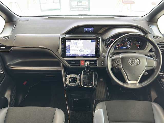トヨタ ノア Si ダブルバイビーⅢ 岐阜県 2021(令3)年 3.4万km ホワイトパールクリスタルシャイン ALPINE11インチナビ /Bluetooth/フルセグTV/HDMI/バックカメラ/ALPINE12インチフリップダウンモニター/プリクラッシュセーフティ/車線逸脱警報/オートハイビーム/両側パワースライドドア/アイドリングストップ/クルーズコントロール/ビルトインETC/前後ドライブレコーダー/ハーフレザー/スタッドレスタイヤ４本車載