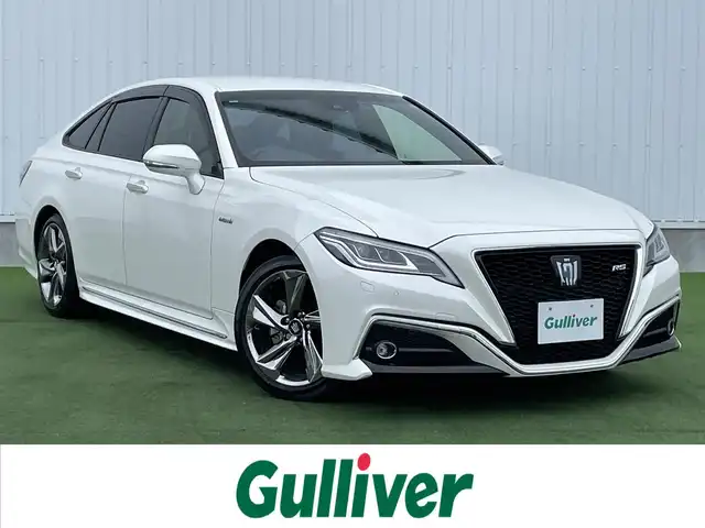 トヨタ クラウン ハイブリッド RS 香川県 2019(平31)年 5万km ホワイトパールクリスタルシャイン 登録時走行距離：49467km/純正ナビゲーション/→CD/DVD 再生/→AM/FM/フルセグTV/Bluetooth/バックカメラ/ビルトインETC2.0/ステアリングリモコン/革巻きステアリング/ステアリングヒーター/レーダークルーズコントロール/パワーシート/シートヒーター/電動リアサンシェード/LEDオートライト/フォグランプ/オートハイビーム/純正18インチアルミホイール/プッシュスタート/スマートキー/トヨタセーフティセンス/→プリクラッシュセーフティ/→レーンキープアシスト/→レーンディパーチャーアラート/→クリアランスソナー
