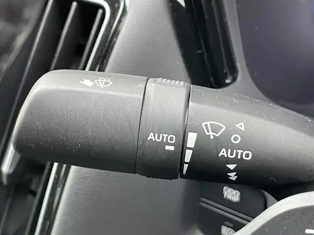 トヨタ クラウン ハイブリッド RS 香川県 2019(平31)年 5万km ホワイトパールクリスタルシャイン 登録時走行距離：49467km/純正ナビゲーション/→CD/DVD 再生/→AM/FM/フルセグTV/Bluetooth/バックカメラ/ビルトインETC2.0/ステアリングリモコン/革巻きステアリング/ステアリングヒーター/レーダークルーズコントロール/パワーシート/シートヒーター/電動リアサンシェード/LEDオートライト/フォグランプ/オートハイビーム/純正18インチアルミホイール/プッシュスタート/スマートキー/トヨタセーフティセンス/→プリクラッシュセーフティ/→レーンキープアシスト/→レーンディパーチャーアラート/→クリアランスソナー